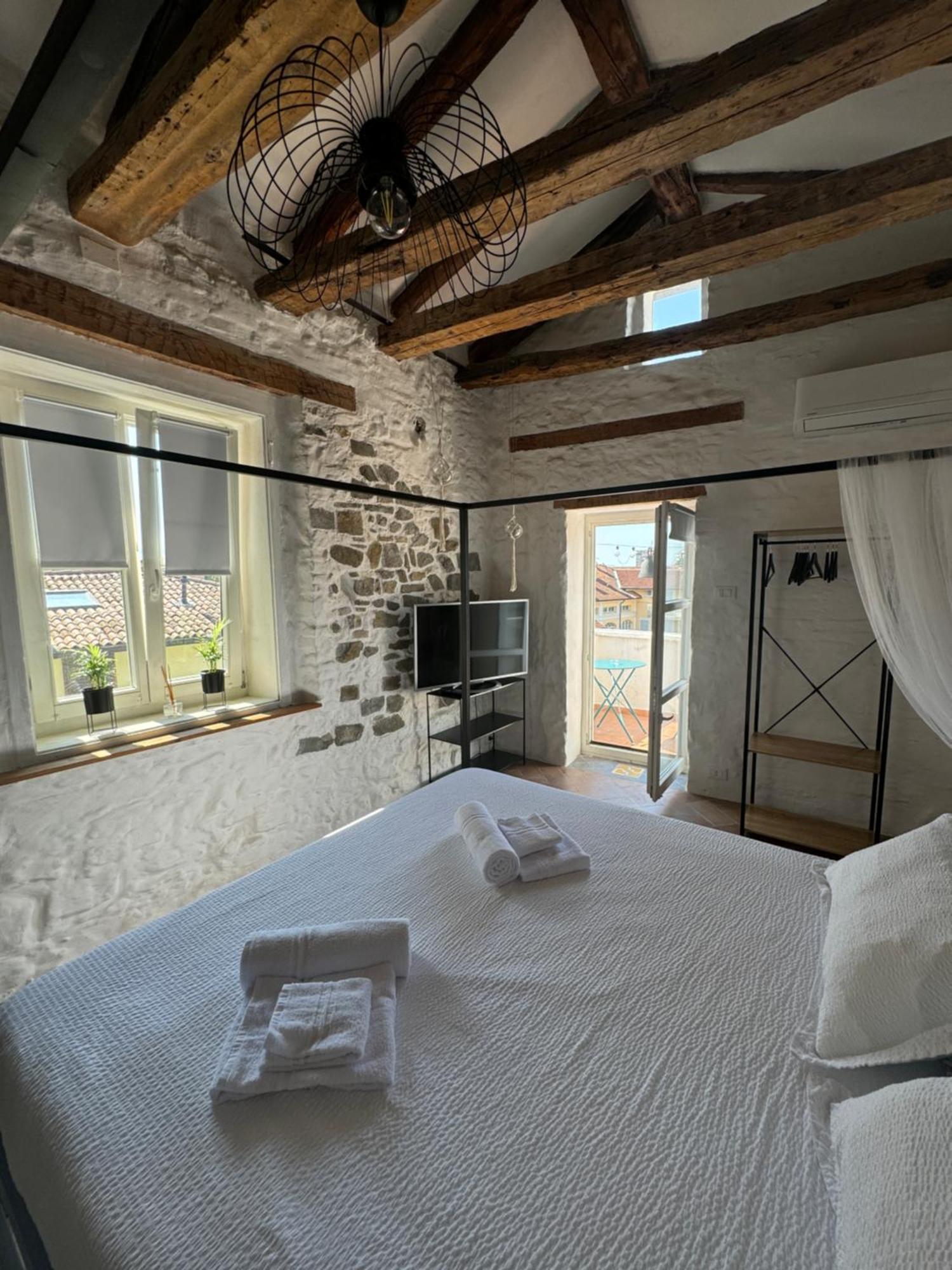 Loving My Rooms 3 - Incantevole Monolocale Nel Centro Storico 戈里齐亚 外观 照片